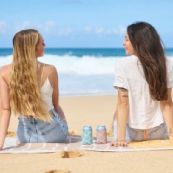 Beachly Cheers Can Cooler 2 Pack - Picture 4 of 4